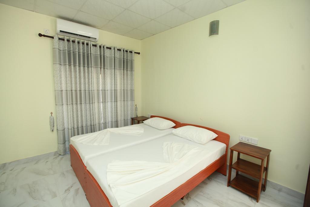 Lavonka Tourist Rest Hotel Anuradhapura Exterior photo