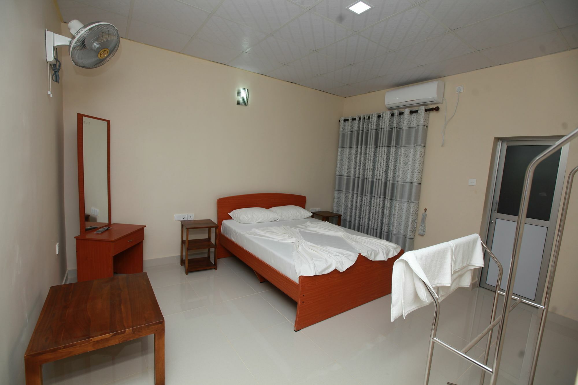 Lavonka Tourist Rest Hotel Anuradhapura Exterior photo